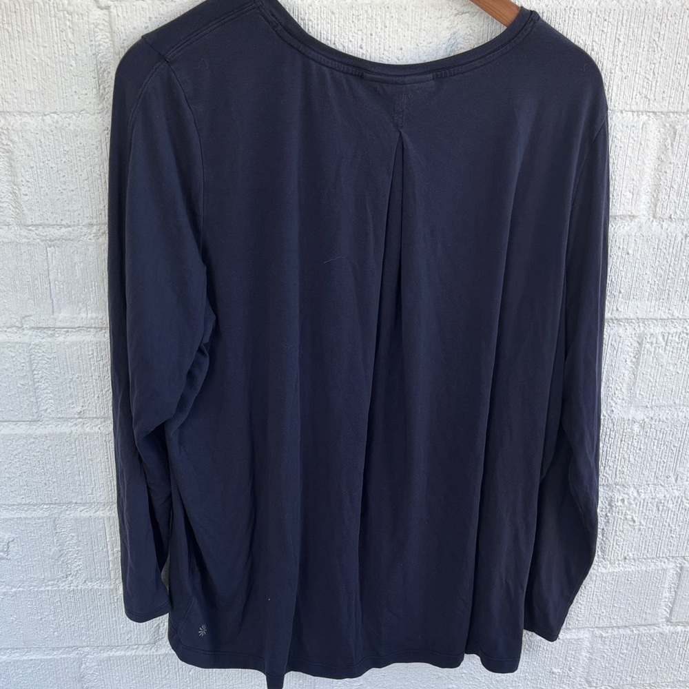 Athleta Long Sleeve Pin Tuck Back Navy Athletic Top sz XL